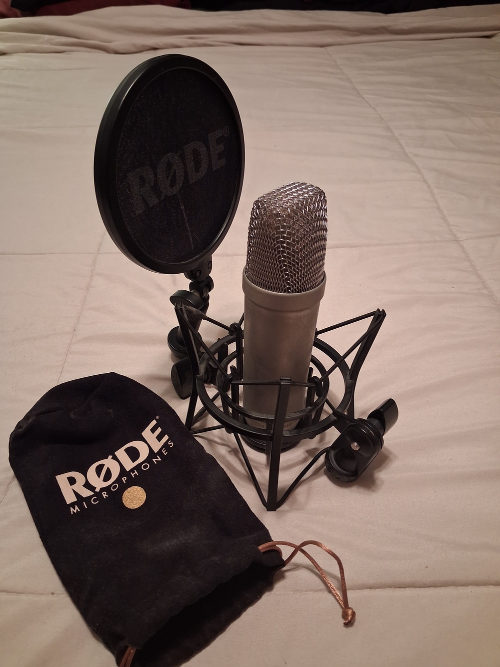 Rode NT1-A Condencer Microphone With Shockmount And Pop Filter